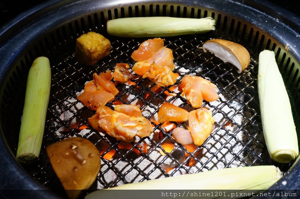 西門町美食.燒肉吃到飽 瓦崎燒烤火鍋  火烤兩吃