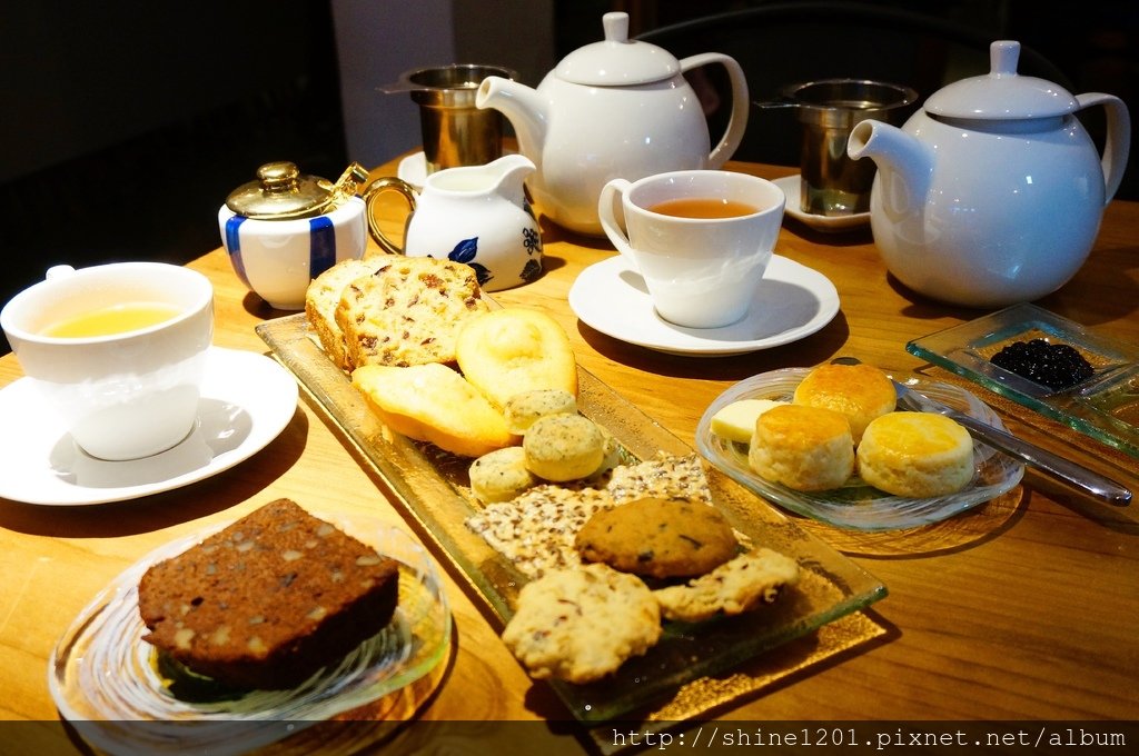 新店大坪林站美食.下午茶.披薩斜塔.新店餐酒館