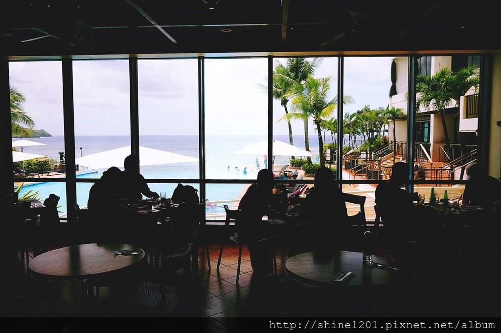 珊瑚礁飯店午餐buffet｜關島飯店.關島無邊際泳池