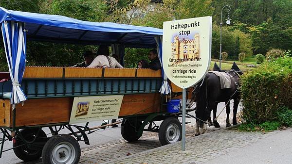 往高天鵝堡的馬車Horse Carriages to Hohenschwangau Castle