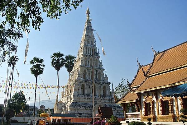 Wat Chedi Liam蓮塔寺另一角度.JPG