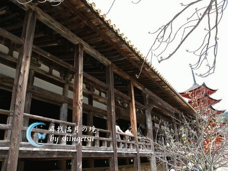 IMG_0571-靠著千疊閣的沿廊觀賞景色.gif
