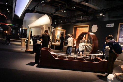 b名古屋市科学館    (2)