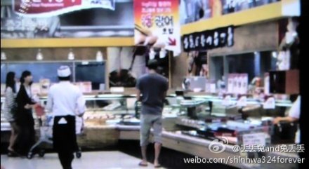 半夜覓食的老大.jpg
