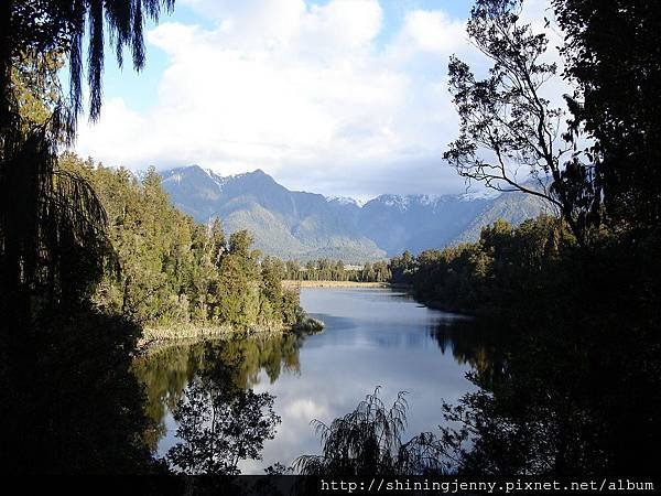 Lake Matheson有鏡湖之稱