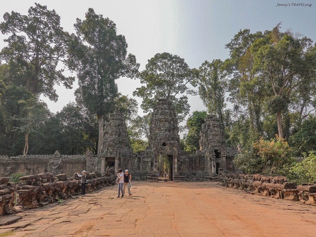 Cambodia＊吳哥窟。氣勢宏偉的寶劍塔ｘ小巧玲瓏的達松將