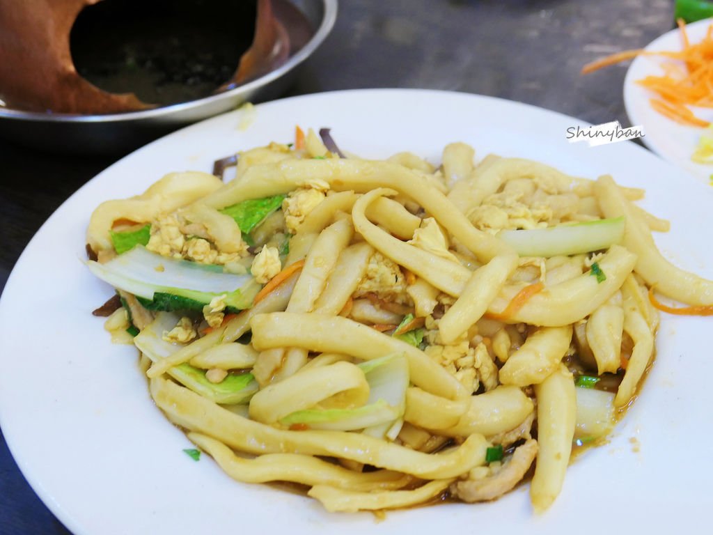 台北中正—順園小館｜意猶未盡的麵食館 酸菜白肉鍋誠意滿滿｜公