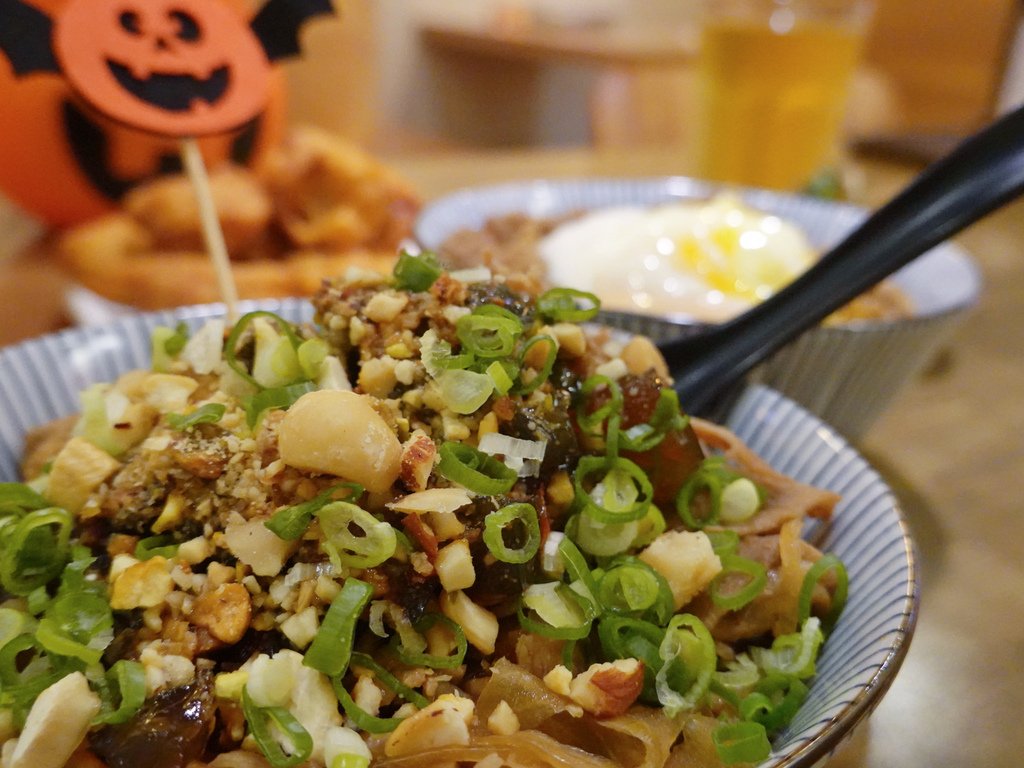 台北大安—牛洞食堂｜牛丼共存經典創新 餵飽上班族和學生一個十