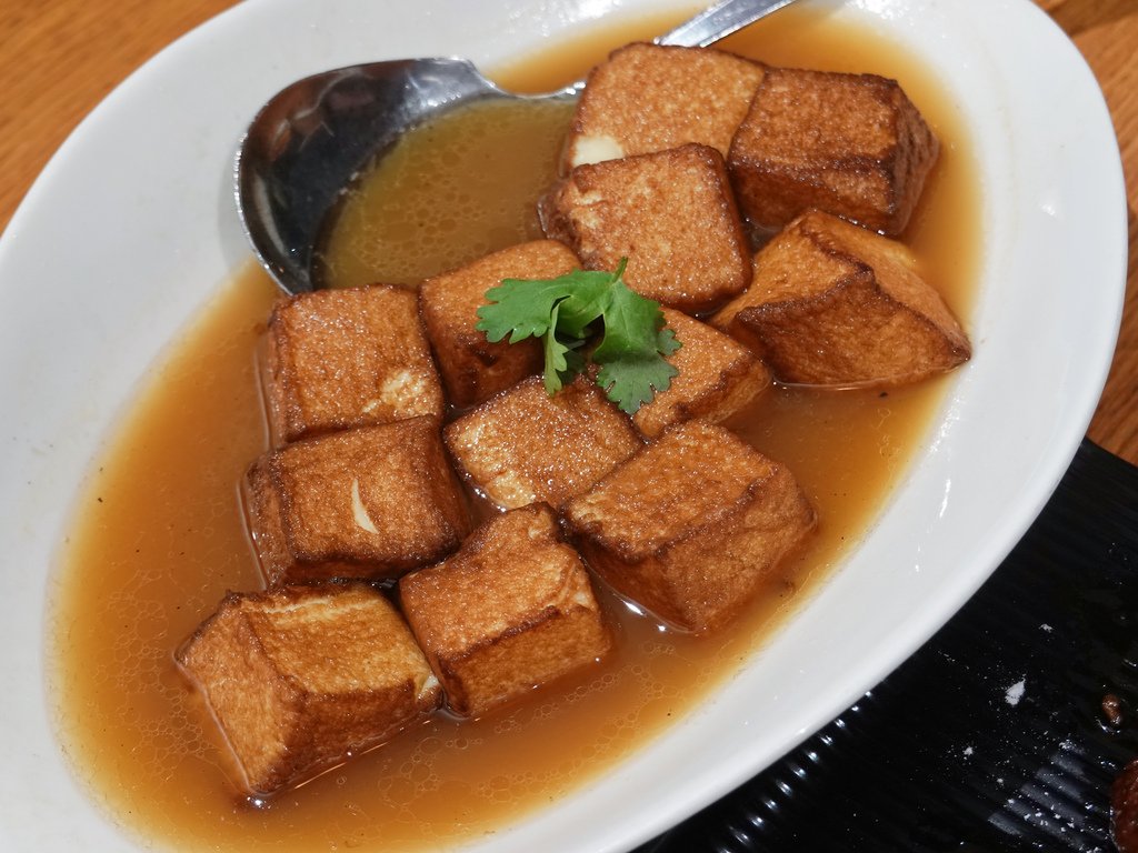 桃園市桃園區—阿本家｜以新派理念手法 調和八大菜系的川麻湘酸