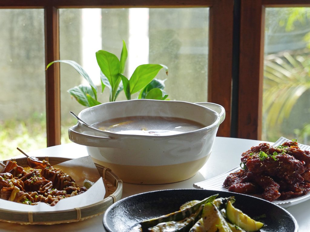 新竹東區—新築窟｜百年老屋享用純植飲食 裸食主義與環保永續實