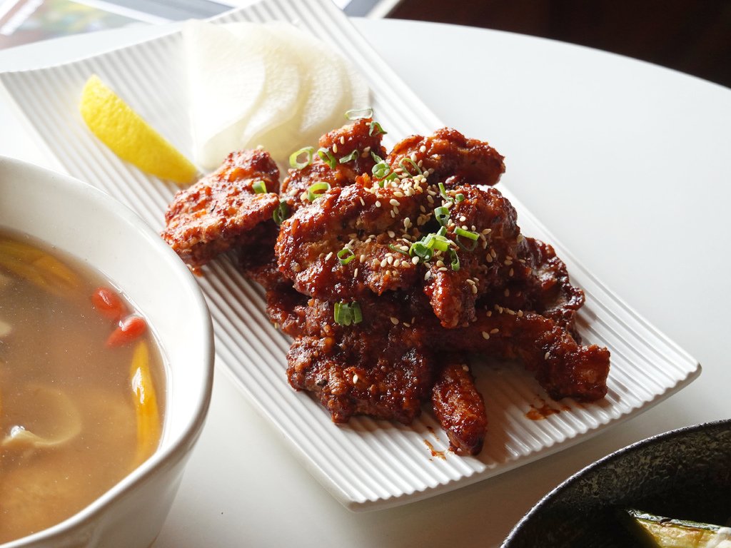 新竹東區—新築窟｜百年老屋享用純植飲食 裸食主義與環保永續實