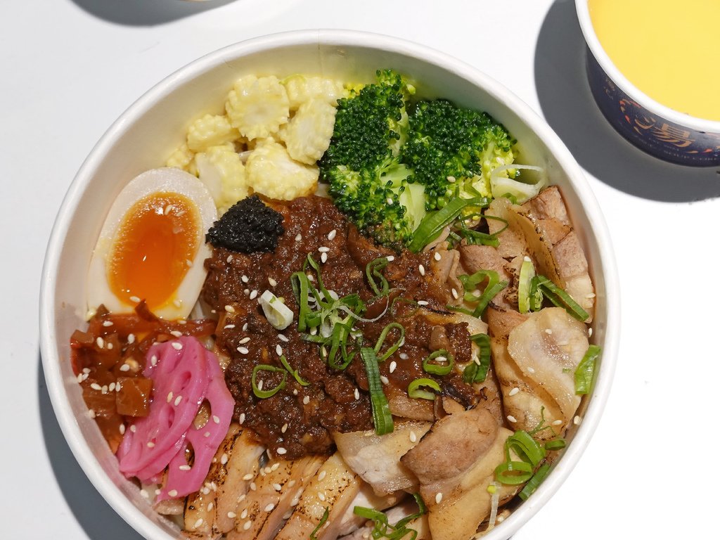 台北南港—湯心麵屋｜為外帶而生多吃法湯拌麵 上班族營養均衡午