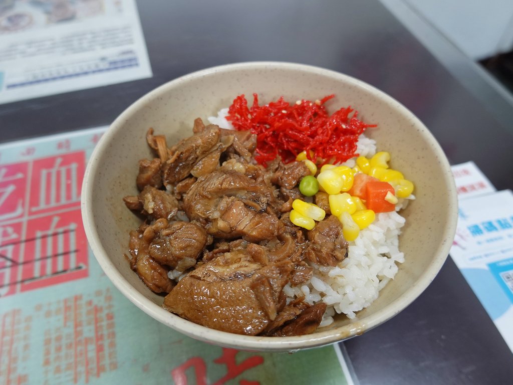 台北大安—大鼎豬血湯｜名人朝聖四十年豬血湯 沙茶夠味紅豆腐多
