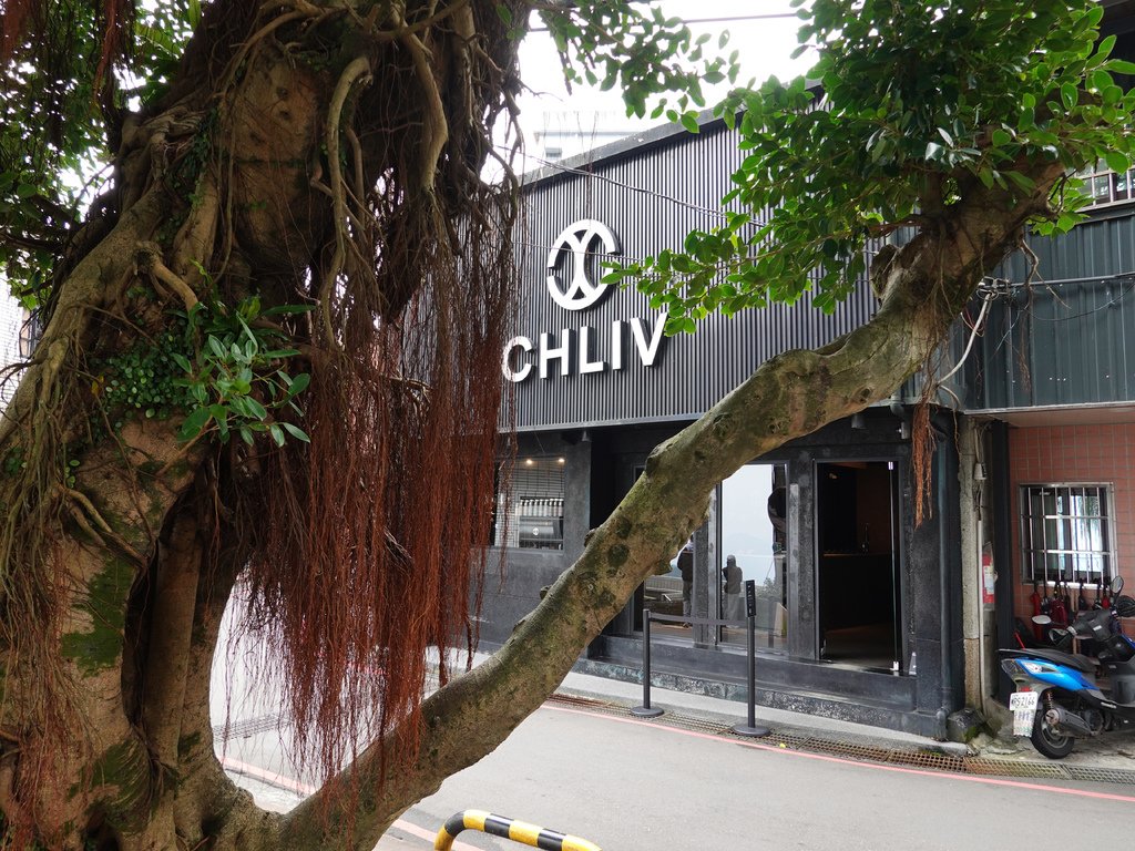 新北瑞芳—CHLIV｜世界拉花冠軍隱身九份 精心研磨極簡咖啡