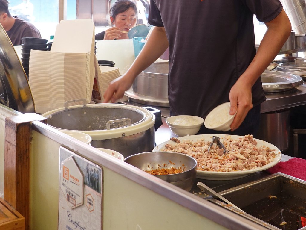 嘉義東區—阿宏師火雞肉飯｜油蔥系鮮嫩火雞肉片飯 超人氣火雞肉