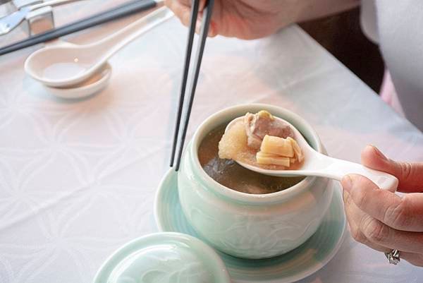 欣葉食藝軒環遊套餐台北干貝雞肉盅.jpg