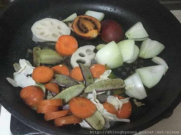 鮭魚飯佐老菜脯雞湯 %26; 簡易海鮮湯