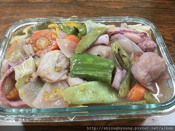 鮭魚飯佐老菜脯雞湯 %26; 簡易海鮮湯