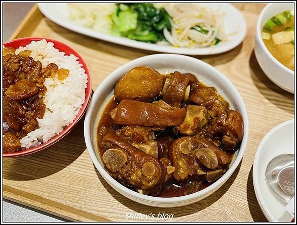 捷運東門站 ‧ 五燈獎台北店(豬腳飯/腿庫飯/滷肉飯)