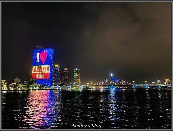 中越旅遊(5) ~船遊峴港韓江夜景