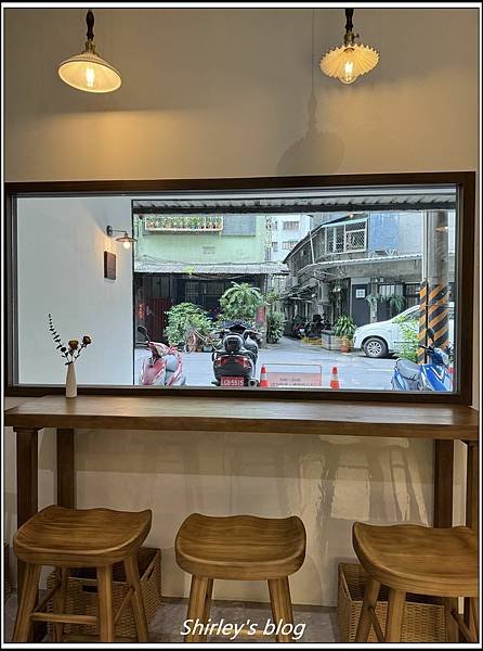 捷運江子翠站 ‧ 茜月甜點工作室