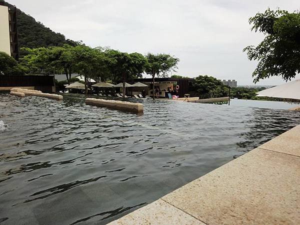無邊際造景泳池.JPG