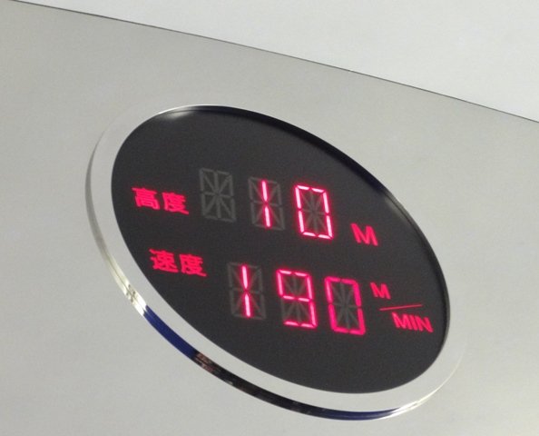 電梯裡的儀板表.JPG