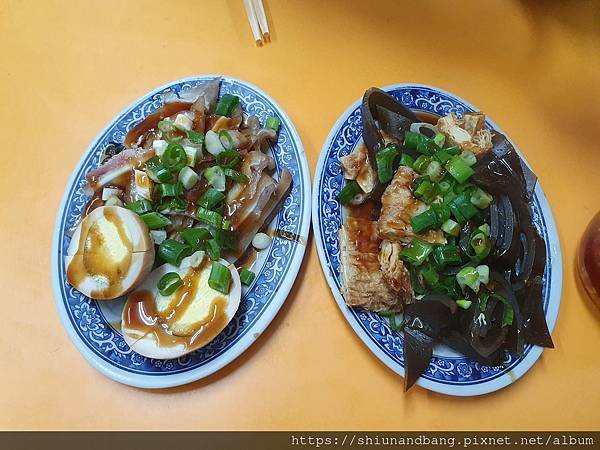 S&amp;B和小勛&amp;邦邦一起吃吃喝喝^ ^民生社區/小麵攤-新東街