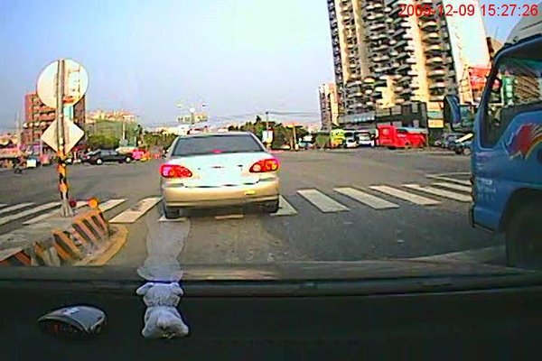 節錄的影像，可以看出沒辦法抗耀光