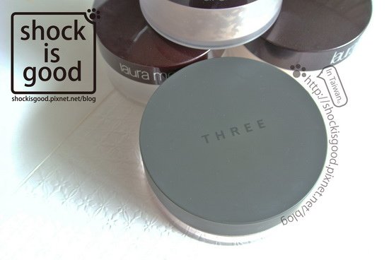 THREE凝光蜜粉アルティメイト ダイアフェネス ルースパウダ Ultimate Diaphanous Loose Powder