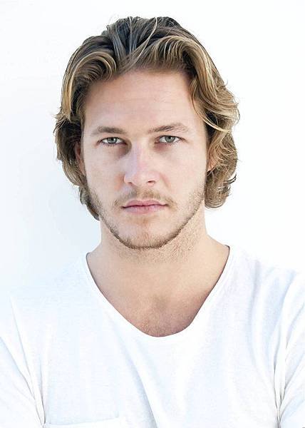 luke-bracey-439891l.jpg