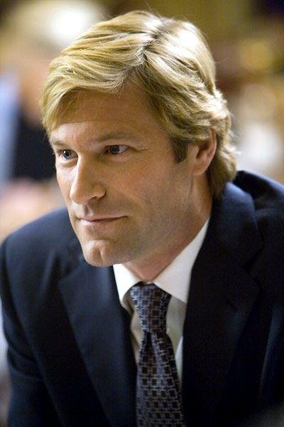 aaron-eckhart-jouera-le-role-de-l-inspecteur-crochet-(photos-warner-bros-).jpg