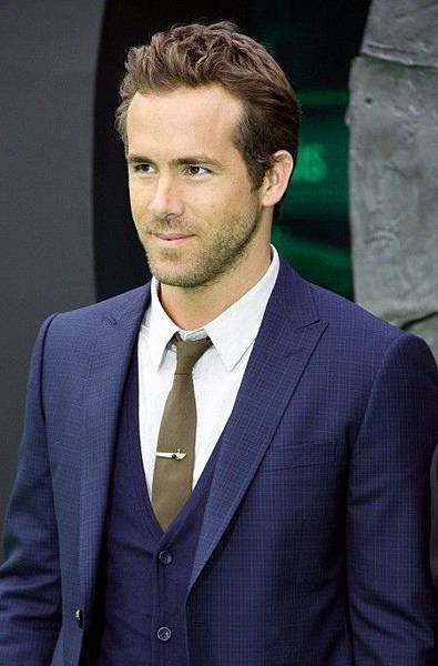 ryan-reynolds-blue-suit-blue-1053556837.jpg