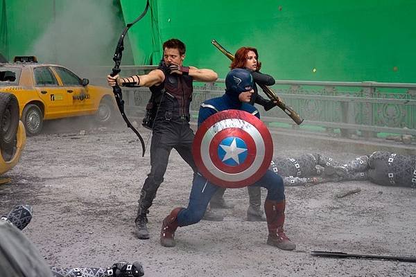 Captain-America-Hawkeye-The-Avengers-movie-image.jpg