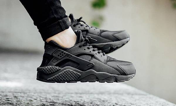 Nike-Wmns-Air-Huarache-Run-Triple-Black-634835-009-BlackBlack-1