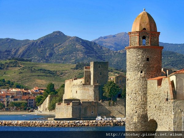 collioure-nd-des-anges-et-le-chateau-royal[1].jpg