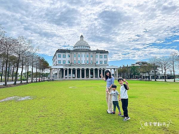 【宜蘭】親子友善飯店-白宮渡假勝地|大型氣墊遊戲區、電動車開