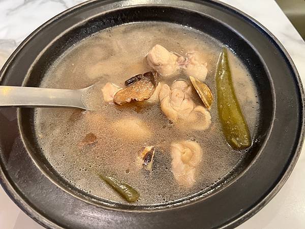 食 ☆ 台中西屯｜久違石頭火鍋｜逢甲商圈｜蔬菜鍋料放題｜飲料