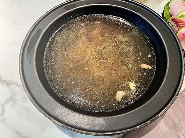 食 ☆ 台中西屯｜久違石頭火鍋｜逢甲商圈｜蔬菜鍋料放題｜飲料