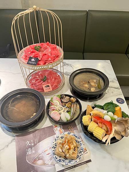 食 ☆ 台中西屯｜久違石頭火鍋｜逢甲商圈｜蔬菜鍋料放題｜飲料