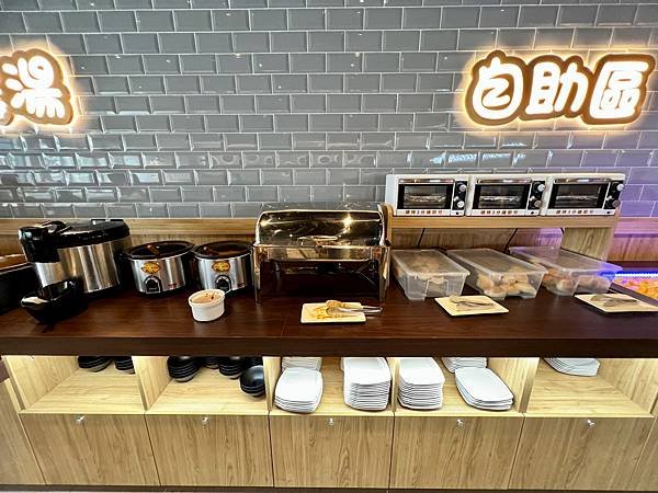 食 ☆ 台中｜牛釜山牛排｜自助吧吃到飽｜連鎖牛排店｜奶油餐包