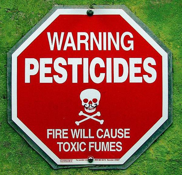 800px-Warning2Pesticides