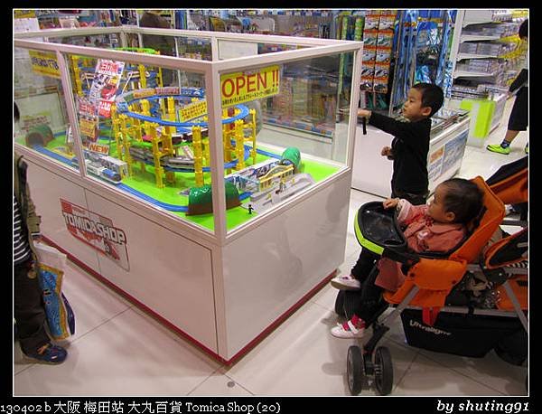 130402 b 大阪 梅田站 大丸百貨 Tomica Shop (20)