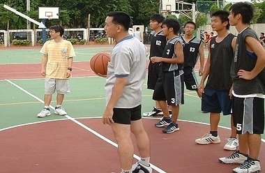 顏醫師與其贊助球隊