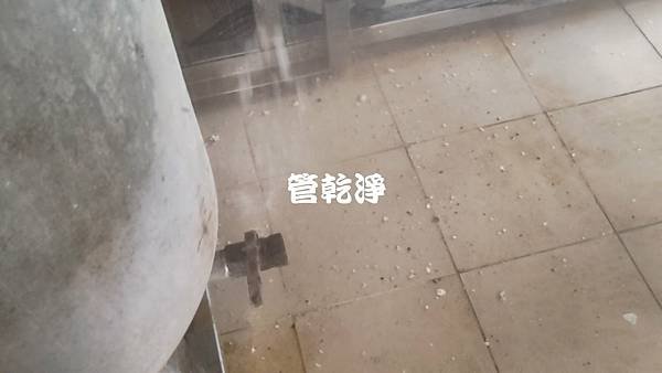 水管跑出黑色豆腐.. 彰化 社頭 社斗路 洗工廠管路 (管乾