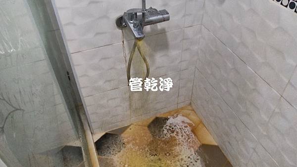 龍頭一轉就有咖啡.. 桃園 民富十一街 水管清洗 (管乾淨)