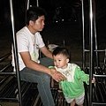 跟爸比坐搖搖椅