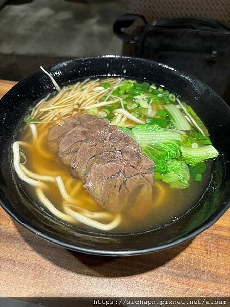 [美食] 桃園/呷霸牛肉麵｜超狂牛肉麵 不僅可以免費加湯加麵