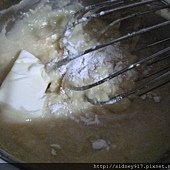 加入奶油和香草精