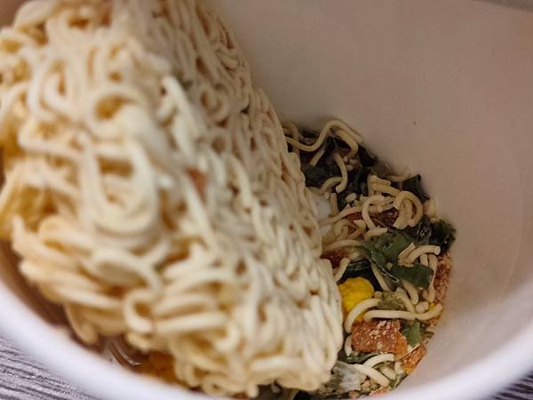 日清nissin 哆啦a夢小杯麵